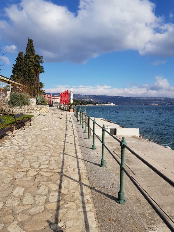 Sunny Apartment 150 M From The Sea Opatija Exteriör bild